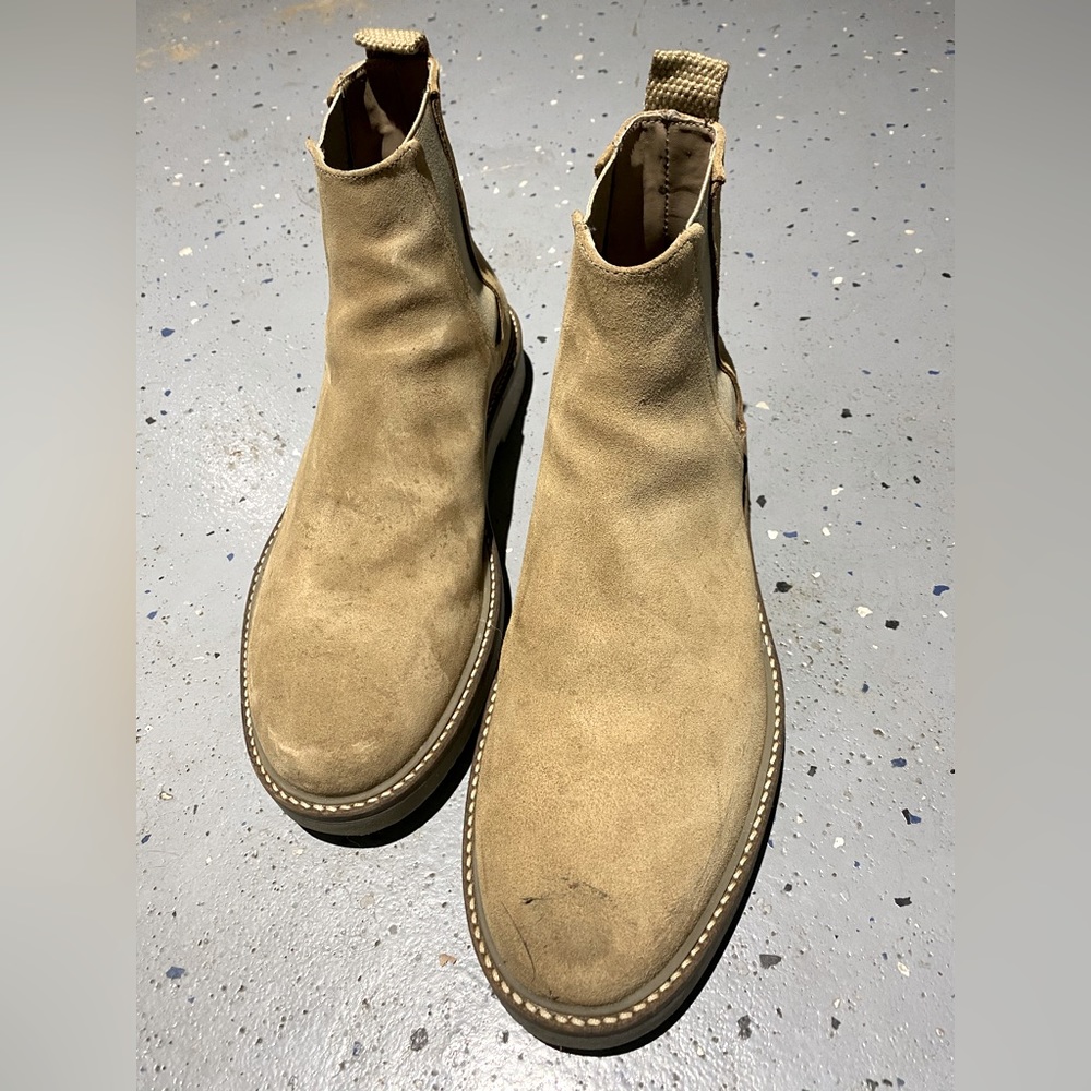 Zara Chelsea shoes, tan color size 9 Men’s. Wore it only twice.